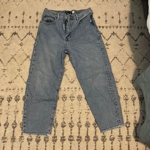 Levi Barrel Crop Jeans Size 25